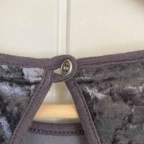 Altard State Womens Velvet Floral Boho Bell Sleeve Blouse Tip Size S Grey Red - Picture 11 of 11